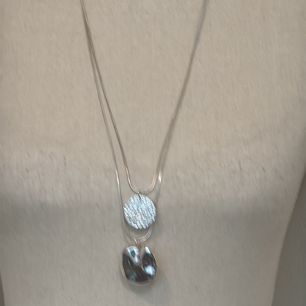 EUC Necklace - Picture 2 of 4
